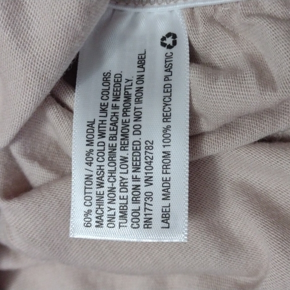 NWT Isabel Maternity Short Sleeve V-Neck Side Shirred Maternity T-Shirt - Size S - Picture 8 of 8